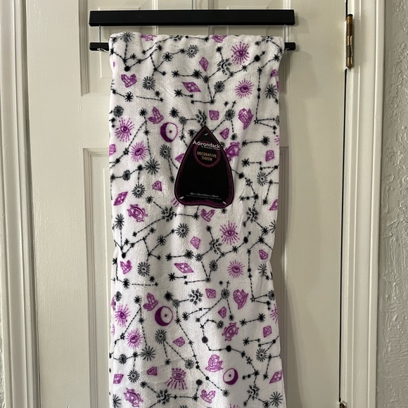 Mystical Palmistry Halloween Plush Thrown Blanket NWT Crystals Celestial - Picture 1 of 5